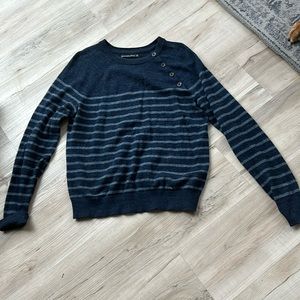 Abercrombie & Fitch sweater